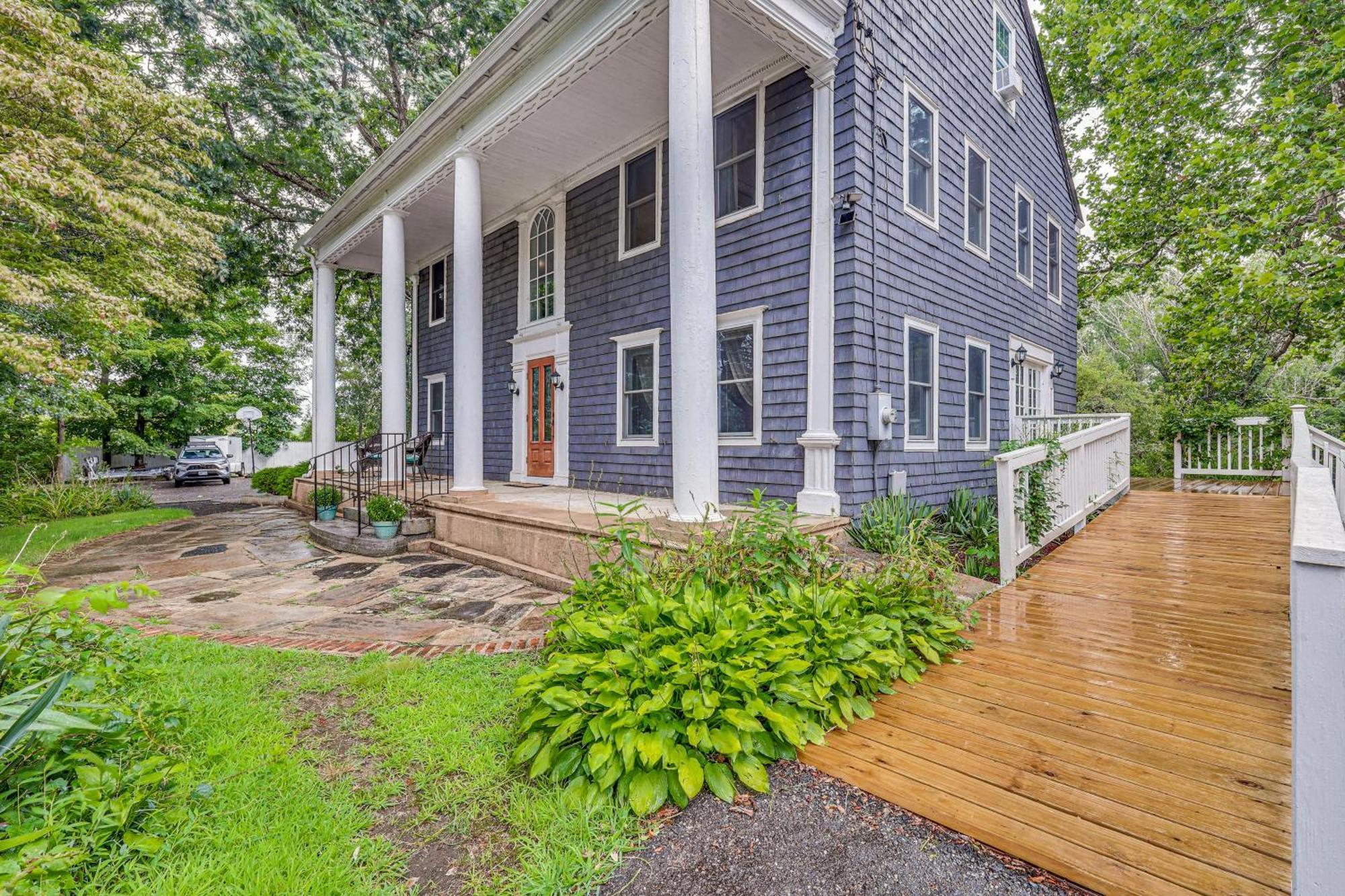 Quintessential New England Home With Patio And Grill! Putnam Екстериор снимка