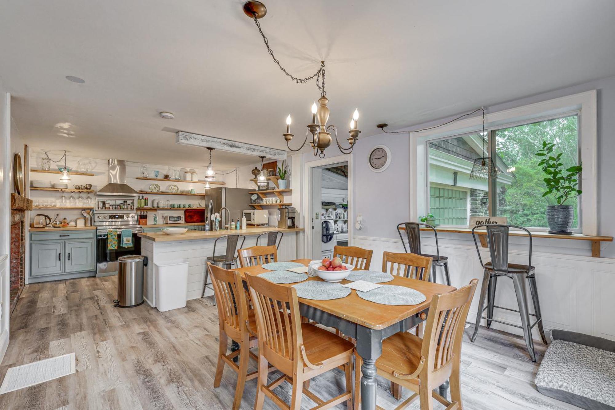 Quintessential New England Home With Patio And Grill! Putnam Екстериор снимка