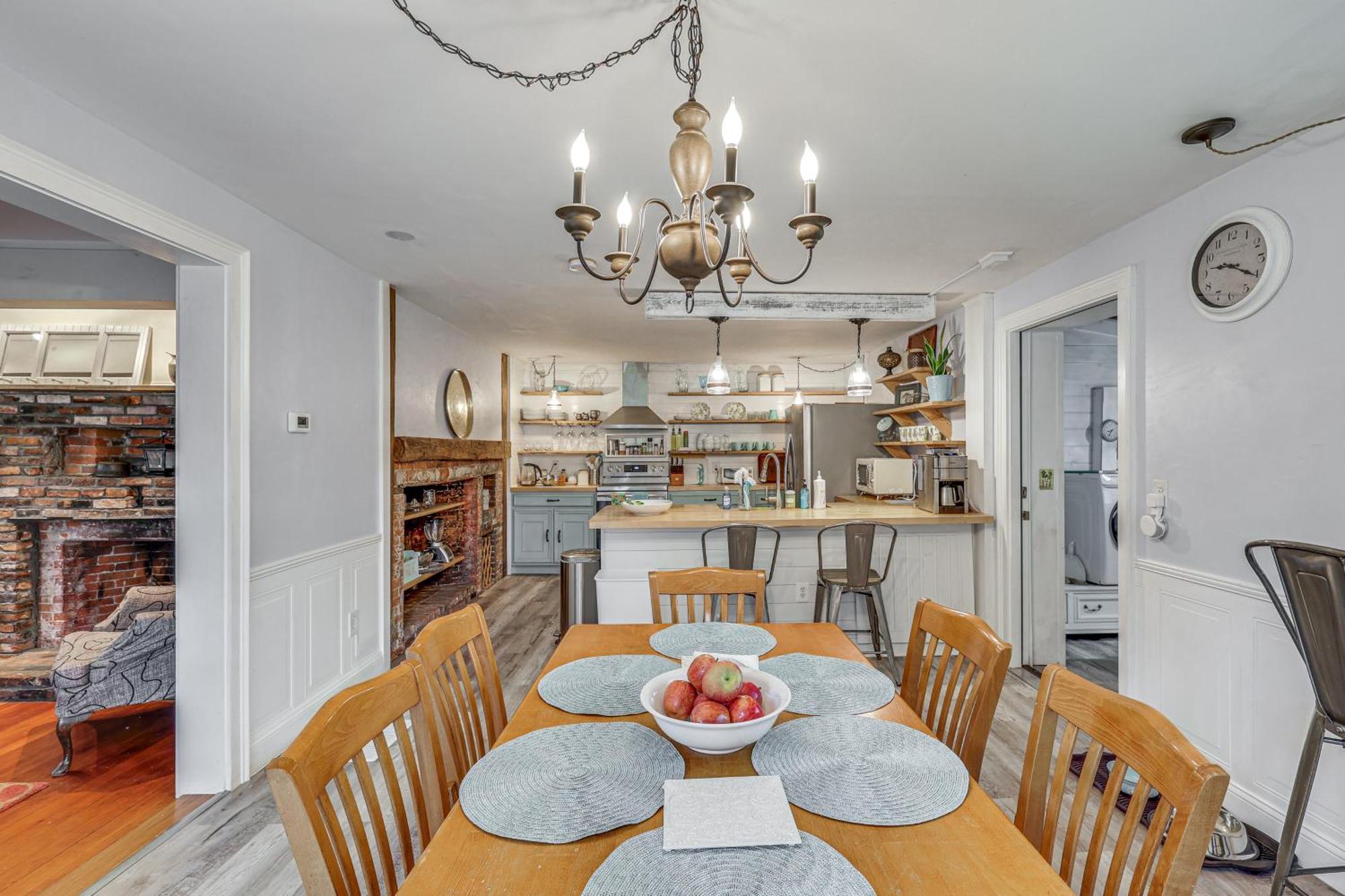 Quintessential New England Home With Patio And Grill! Putnam Екстериор снимка