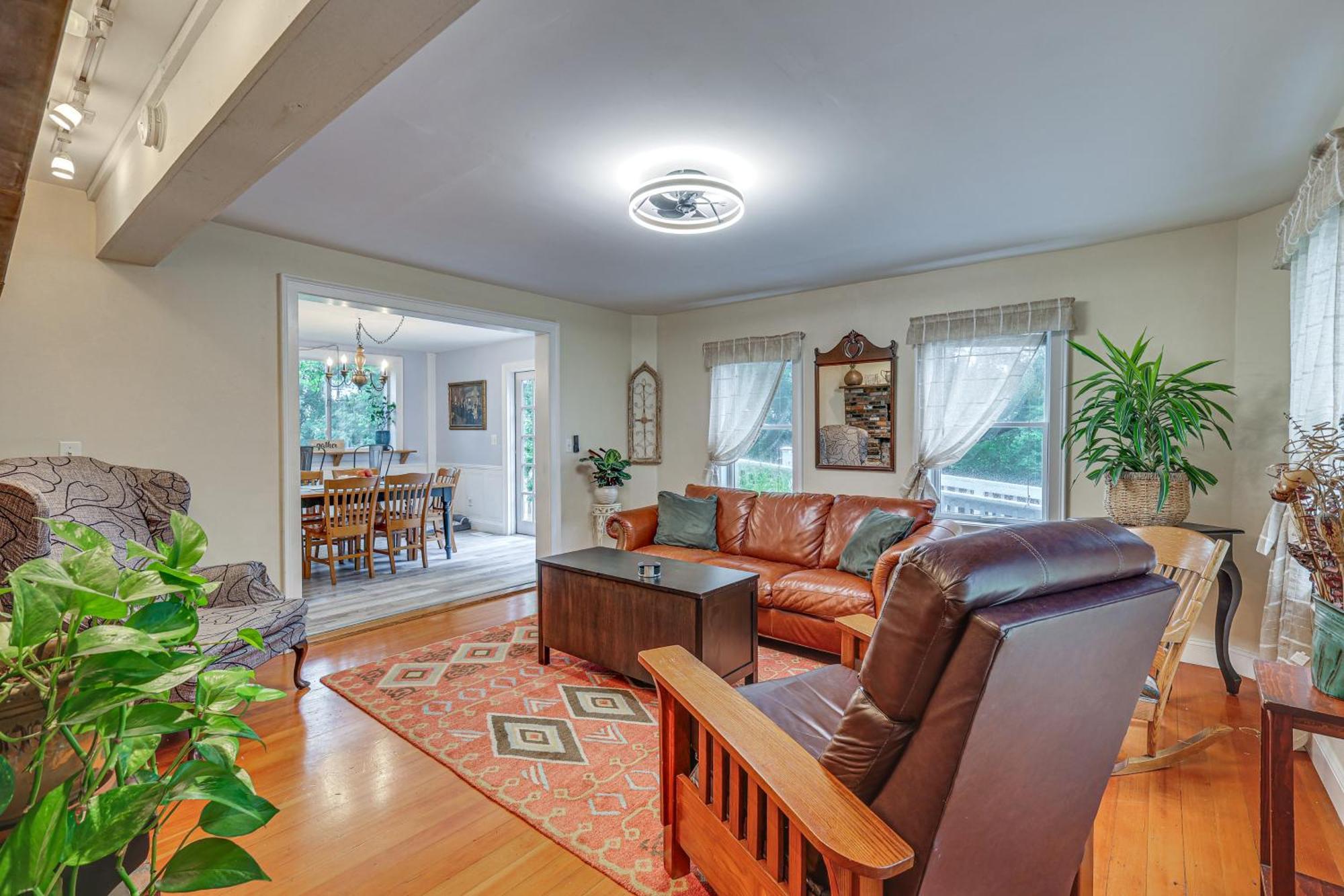 Quintessential New England Home With Patio And Grill! Putnam Екстериор снимка