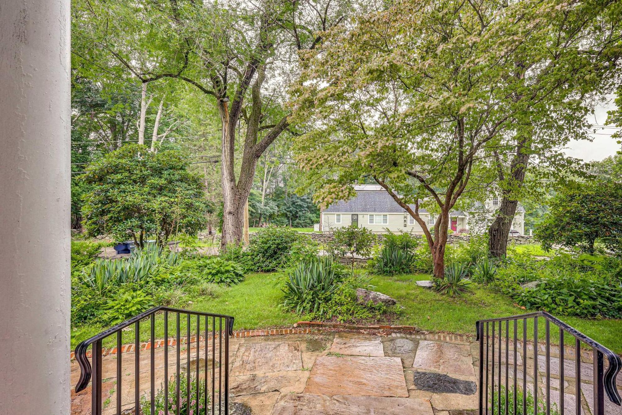 Quintessential New England Home With Patio And Grill! Putnam Екстериор снимка